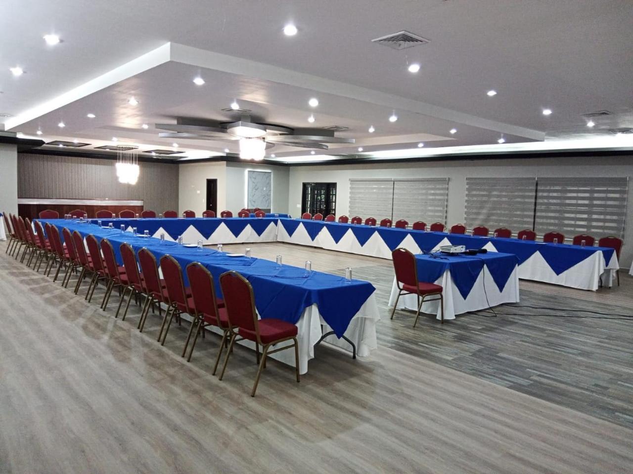 Hotel La Quinta La Ceiba Zewnętrze zdjęcie