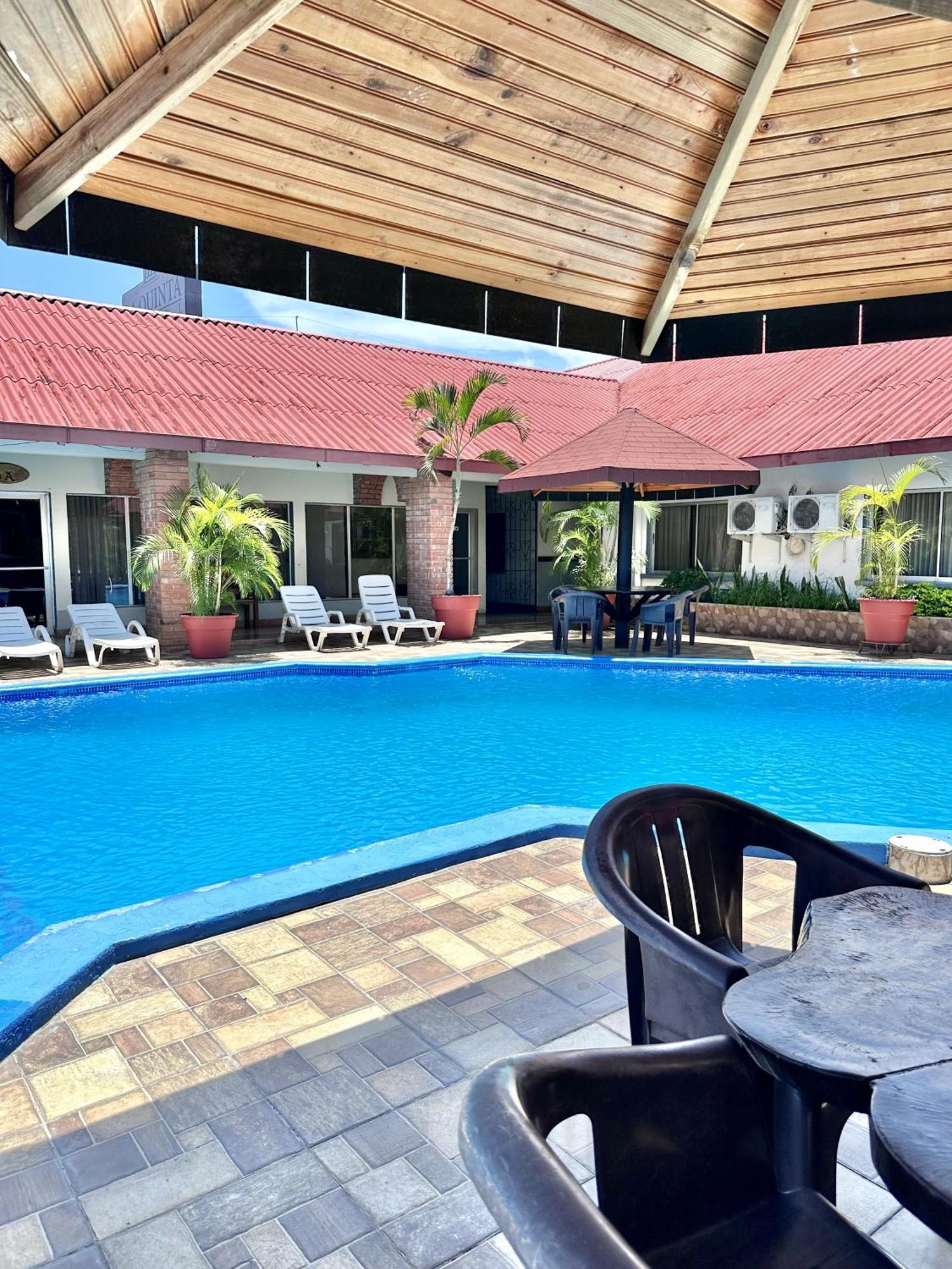 Hotel La Quinta La Ceiba Zewnętrze zdjęcie
